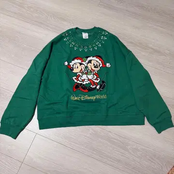 DISNEY 2025 홀리데이 크리스마스 한정판 맨투맨