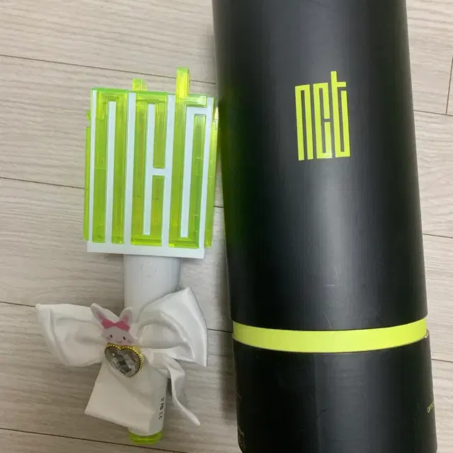 NCT 응원봉 + 산리오 스트랩