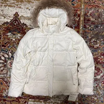미사용 화이트 다운 자켓 후드 부착