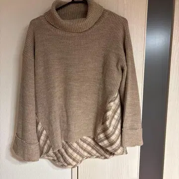 Jena 베이지 터틀넥 니트