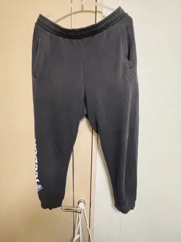 Reebok 블랙 스웨트 팬츠