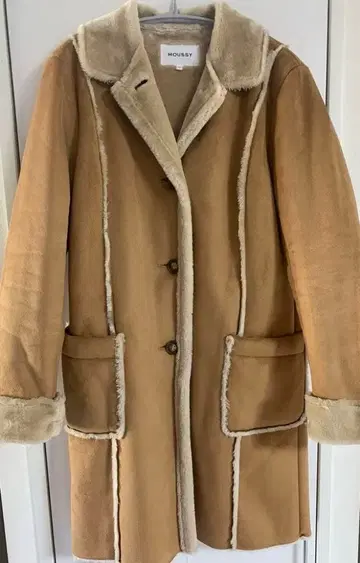 moussy 마우지 페이크 무스탕 코트