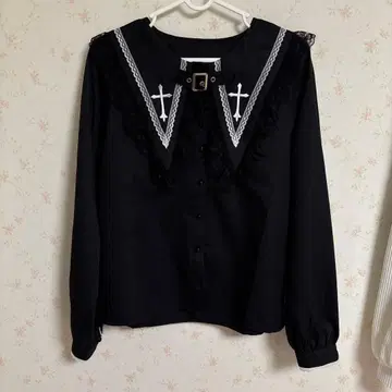 MARS 마즈 BIG 옷깃 크로스 자수 블라우스