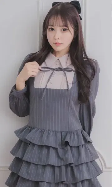 pium 요크 절개 티어드 미니 원피스