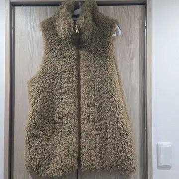 [ 미사용 새상품 ] 프라이오리티 리버서블 퍼 베스트 카멜