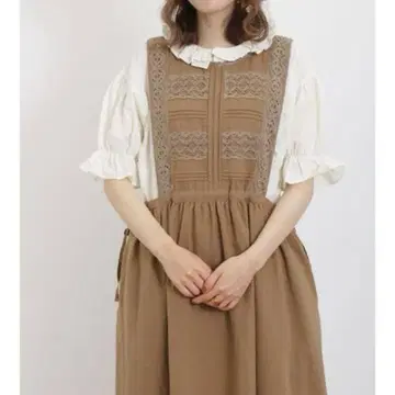 사만사 모스모스 레이스 부착 에이프런 원피스 모카 SM2