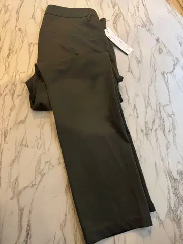 [미사용 새상품] 어태치먼트 매트 스트레치 저지 팬츠 카키 2