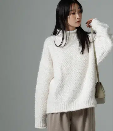 나노 유니버스 바스켓몰 니트 크루 와이드 상의 화이트