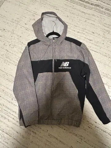 새상품급 뉴발란스 글렌체크 절개 윈드브레이커 자켓
