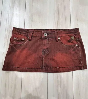 빨간색 데님 미니 스커트
