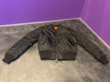 AVIREX 블랙 MA-1 자켓