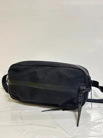 Black Ember TKS 테크 키트 슬링 숄더백