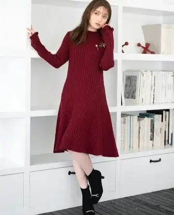 미슈마슈 브로치 포함 성형 리브 니트 원피스