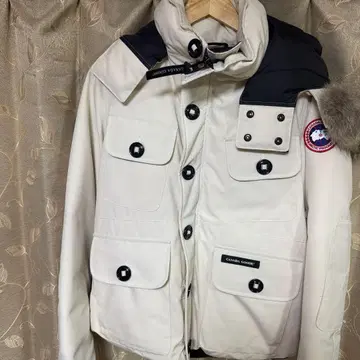 Canada Goose 화이트 다운 자켓 M 사이즈