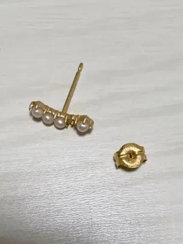 펄 한쪽 귀걸이