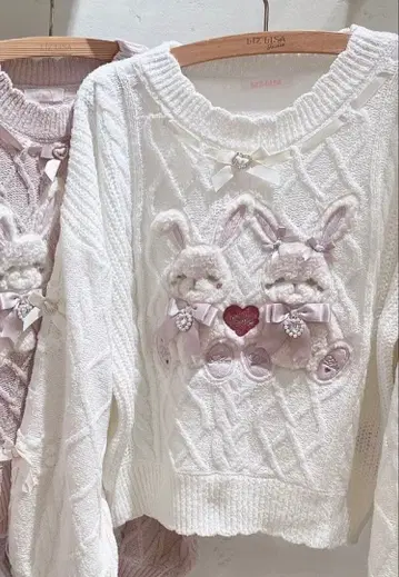LIZLISA 토끼 자수 화이트 니트 스웨터