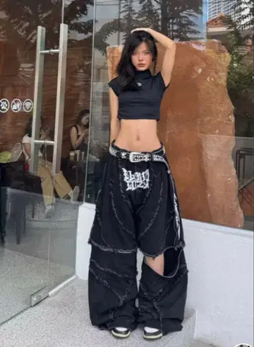 데미지 가공 블랙 와이드 팬츠