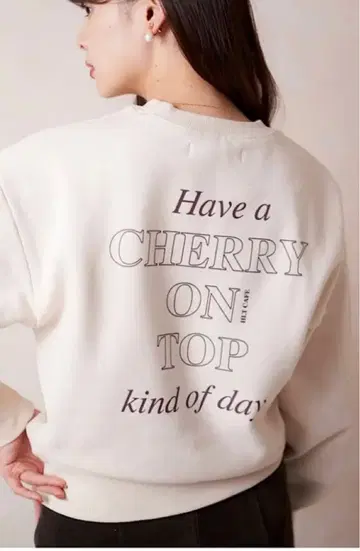 HER LIP TO CAFE 맨투맨 크림색