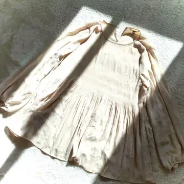 유니클로 튜닉(L) 페플럼 베이지 플레어 루즈핏 페미닌