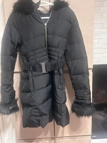 퍼 후드 블랙 다운 자켓