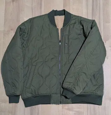 올리브 그린 퀼팅 자켓