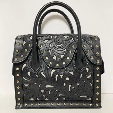 카빙 트라이브스 가죽 스터드 핸드백 블랙 레어