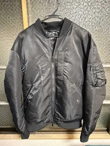 [새상품급] 유니클로+J 다운 자켓 MA-1 블랙 L 사이즈 남성용