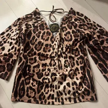 [ Rady ] 레오파드 무늬 V넥 긴팔 상의