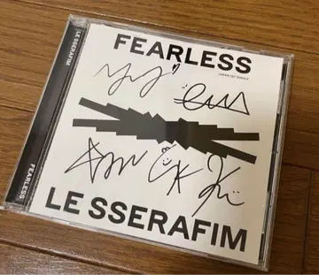 LE SSERAFIM FEARLESS 친필 사인 CD