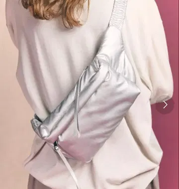 [ UNISEX ] Padded Cross Body Bag