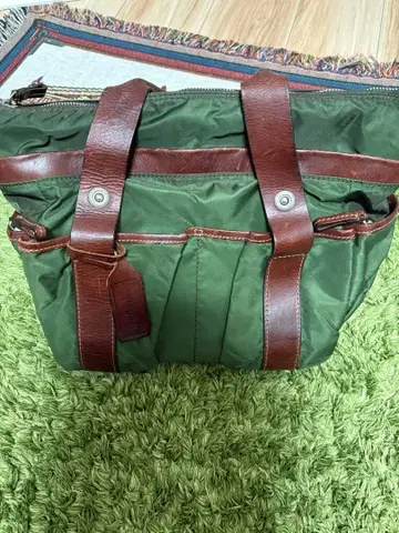 보 데셍 나일론 x 가죽 핸드백 그린