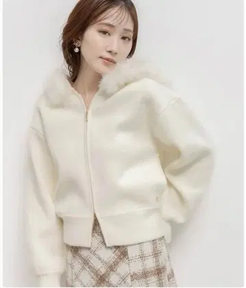 RANDA 2WAY 인조 모피 니트 후드티 크림 FREE 사이즈