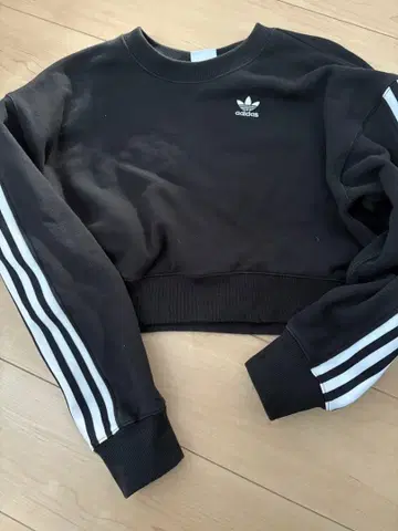 adidas 블랙 스트라이프 크롭 트레이닝복 xs