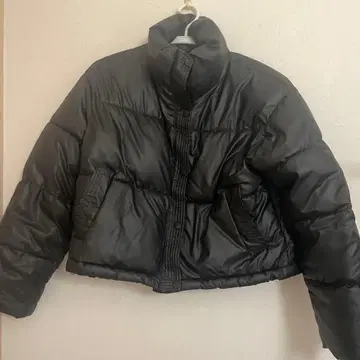 amood 크롭 블랙 다운 자켓