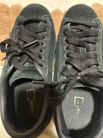 PUMA 블랙 스웨이드 통굽 스니커즈