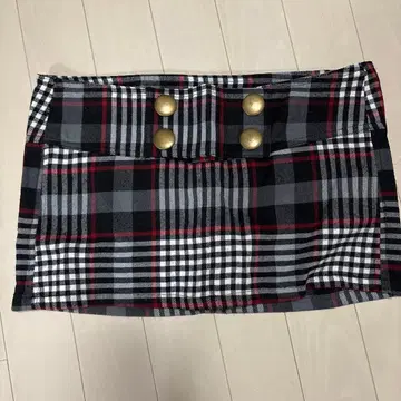체크 무늬 미니 스커트 버튼 포함