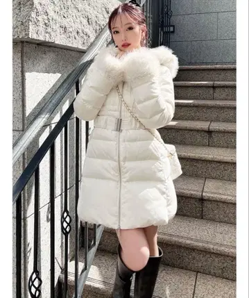 RESEXXY 리젝시 후드 부착 다운 코트 화이트