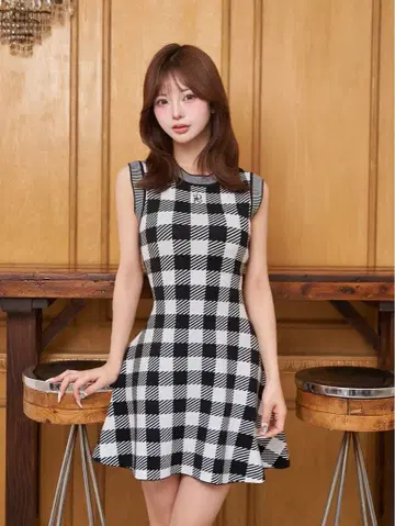 DR 로고 깅엄 니트 미니 원피스