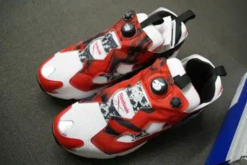 Reebok 인스타펌프 퓨리 B'z Party 한정판 모델