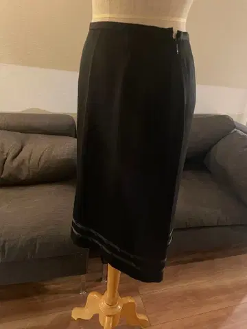 MOZIQUE 블랙 미디 스커트