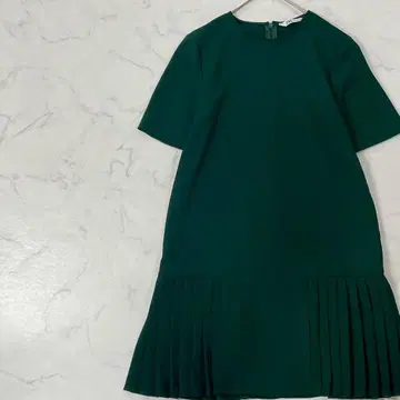 새상품급 ZARA 절개 원톤 반팔 플리츠 무릎 기장 원피스 XS