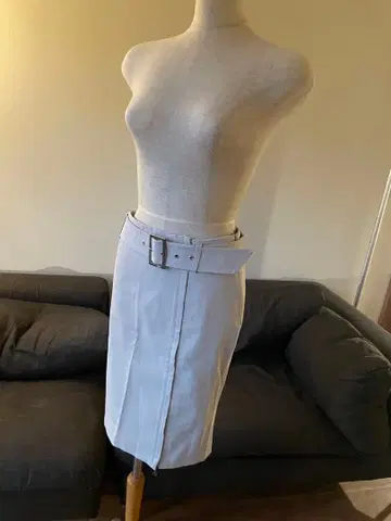 INED 라이트 그레이 타이트 스커트