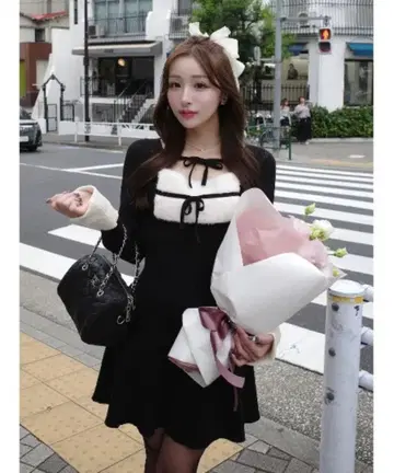 [택 포함 미사용 새상품] Darich 리본 퍼 플레어 니트 미니 원피스