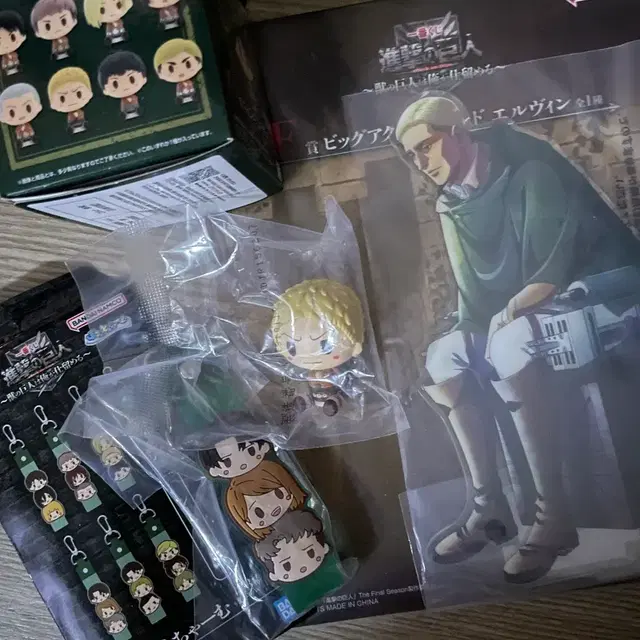 진격의거인 아크릴스탠드 피규어 키링