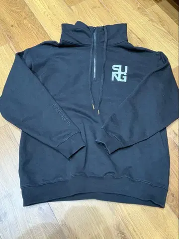 SUNG1975 후드 부착 후드티 블랙