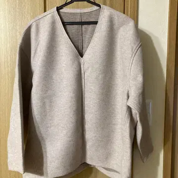 베이지 V넥 맨투맨 풀오버