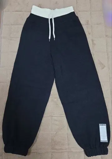 택 포함 RUMOR 배색 니트 팬츠 블랙