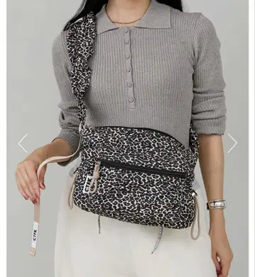 CASSELINI 개더 크로스 바디백