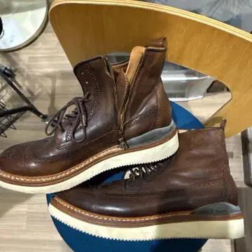 브라운 지퍼 달린 통굽 부츠