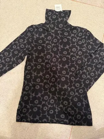 마리메꼬 터틀넥